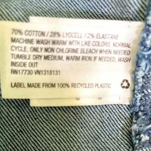 Universal Thread NWT 17 reg. Flared leg, high rise blue jeans. Vintage stretch. - Picture 8 of 8